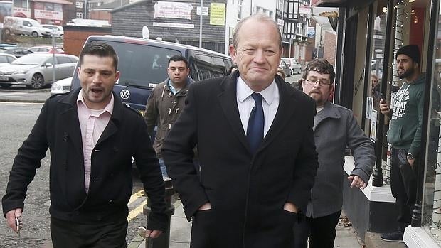 El apartado Danczuk llega a su oficina en Rochdale