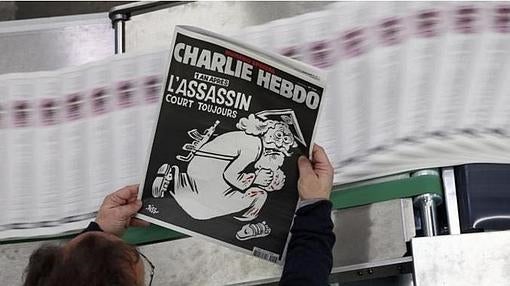 «Charlie Hebdo» hace su crónica del atentado en su número del aniversario