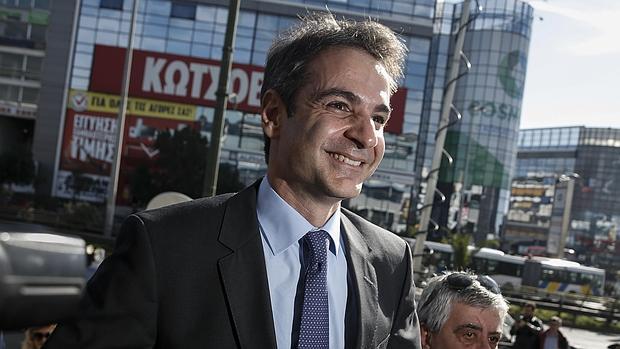 Kiriakos Mitsotakis al llegar a la sede del partido este lunes