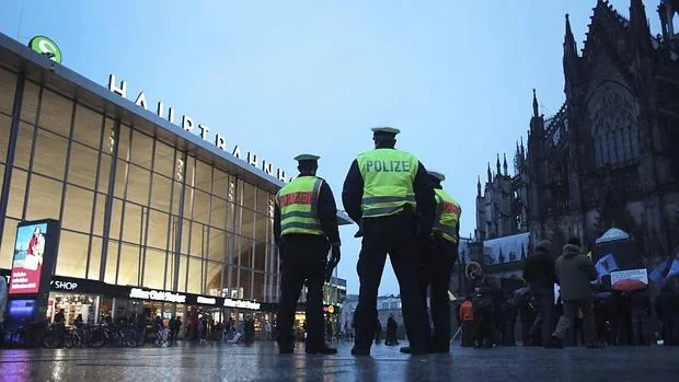 La Policía vigila los alrededores de la catedral y estación de trenes de Colonia