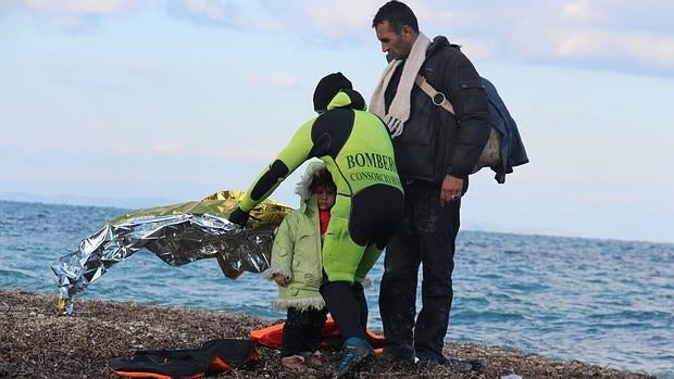 Los botes con refugiados siguen llegando, pese al invierno, a las costas griegas