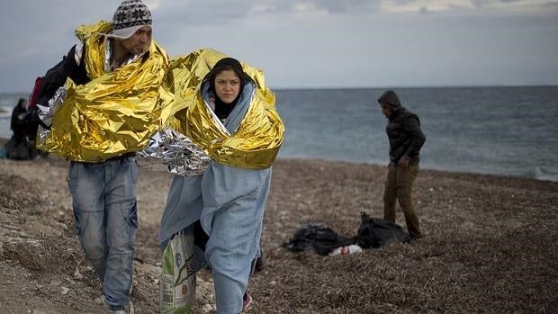 Un grupo de refugiados llega a la isla griega de Lesbos