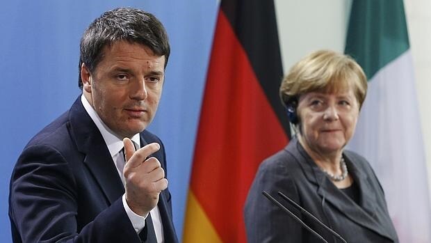 El primer ministro italiano, Matteo Renzi, en la comparecencia con su homóloga alemana, Angela Merkel