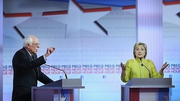 Los candidatos demócratas, Bernie Sanders y Hillary Clinton