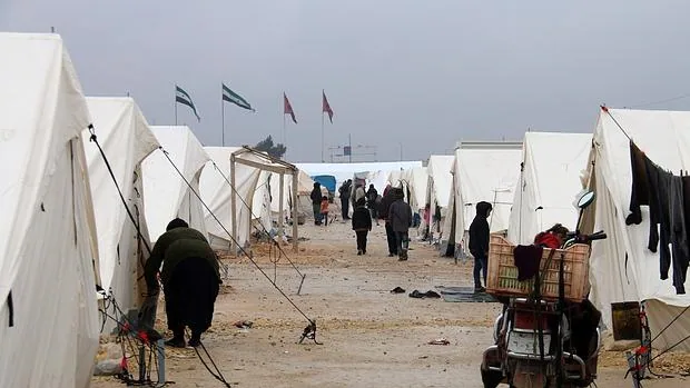Campamento de desplazados sirios de Alepo junto a Azaz