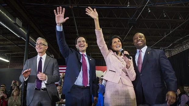 La gobernadora Haley con el candidato Rubio, a su derecha