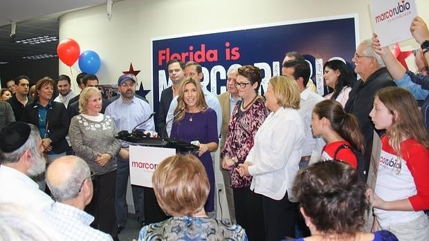 La esposa de Marco Rubio, Jeanette, este domingo durante un acto en apoyo de su marido