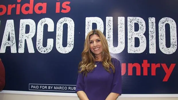 Jeanette Rubio posa para ABC en la sede de campaña en Miami