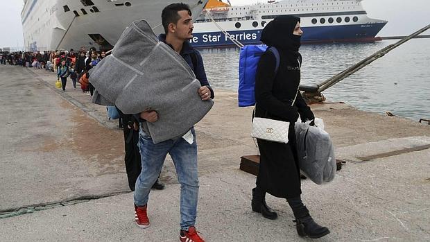 Migrantes y refugiados paquistaníes llegan a Grecia procedentes de Turquía