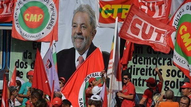 Manifestación de la izquierda en Sao Paulo ayer , en favor de Lula