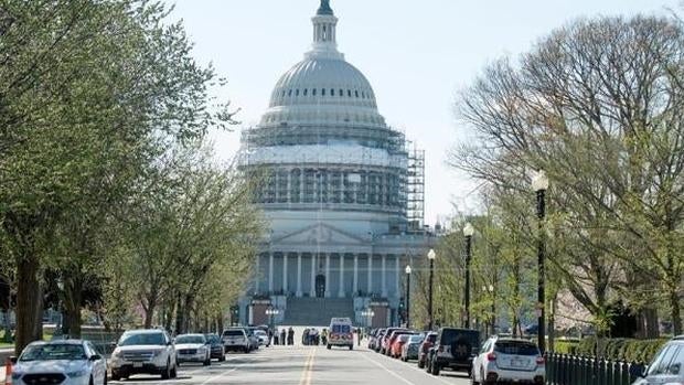 Cierre de los alrededores del Capitolio, este lunes 28 de marzo de 2016, tras un tiroteo en Washington