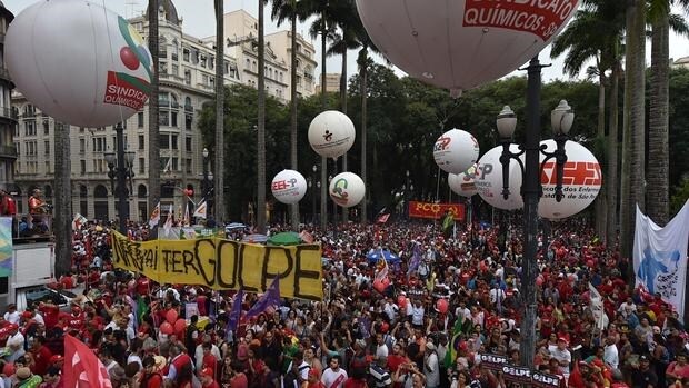Manifestantes a favor de la presidenta, Dilma Rousseff