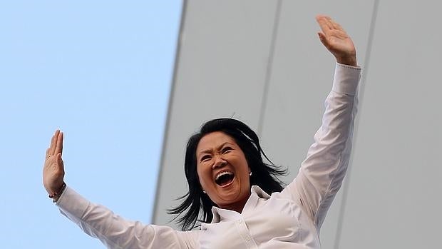 Fujimori acaricia el poder con la promesa del populismo