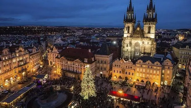 Vista general de la plaza de la Ciudad Vieja en el centro de Praga