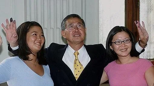 Alberto Fujimori, junto a sus hijas