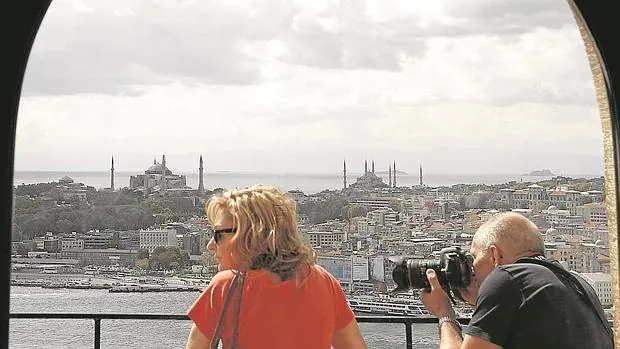 Un par de turistas, en una visita a Estambul