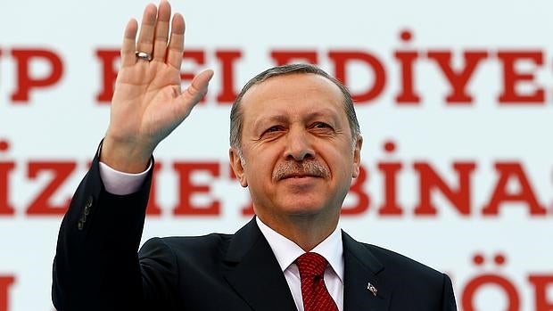 Erdogan urge al país a organizar «cuantos antes» un referéndum que le daría más poderes