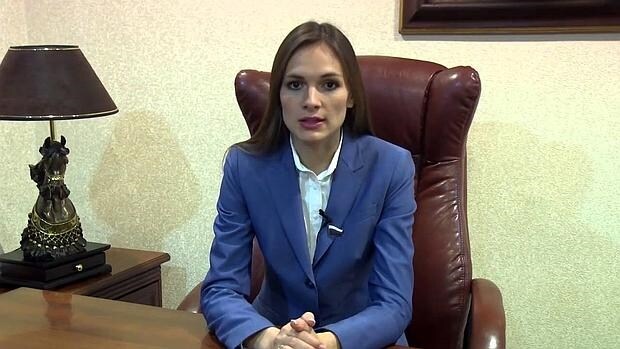 Uno de los fotogramas del polémico vídeo en que Olga Li critica a Putin