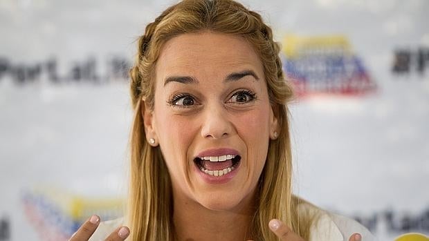 La esposa del líder opositor venezolano preso Leopoldo López, Lilian Tintori, durante una rueda de prensa en Caracas (Venezuela)