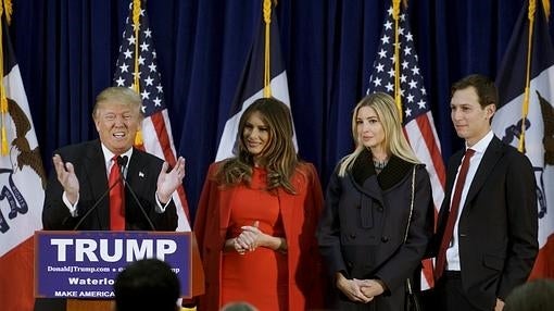 Trump, durante un discurso. Detrás su mujer, su hija Ivanka y el esposo de esta