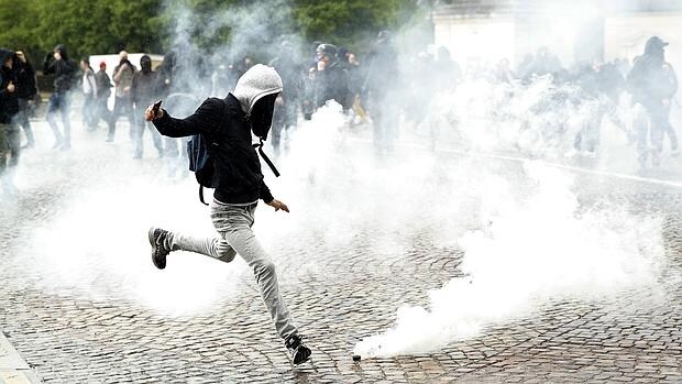 Detienen a manifestantes armados tras los disturbios contra la reforma laboral en Francia