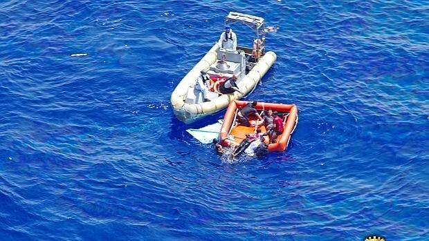 La Marina italiana rescata inmigrantes en aguas del Mediterráneo, en una imagen de archivo