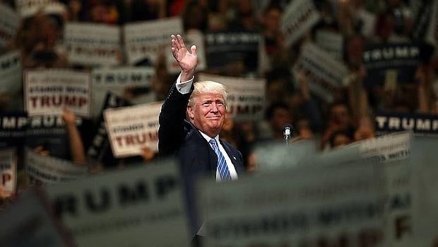 Donald Trump durante un acto de campaña en California