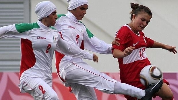 Jugadoras de la selección iraní en los Juegos de Singapur de 2010