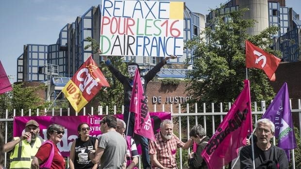 Los pilotos de Air France votaron el lunes a favor de convocar nuevas protestas