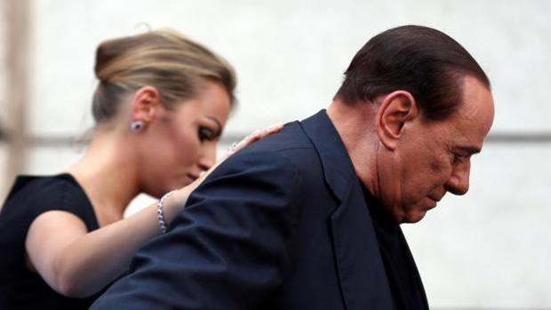 Berlusconi ha programado su hospitalización, por lo que no se teme por su vida