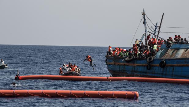 En las últimas semanas, se han multiplicado los accidentes de barcazas y lanchas neumáticas que parten desde Libia