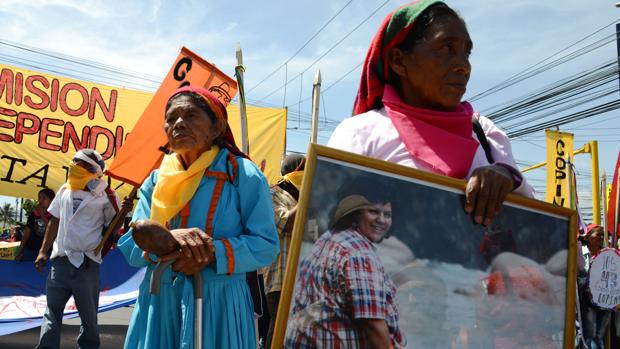 Nativos lencas de Honduras protestan el pasado 15 de junio por la muerte de la ecologista Berta Cáceres