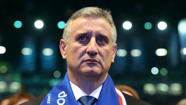 Karamarko escucha el himno nacional croata en un mtin de su partido en Zagreb