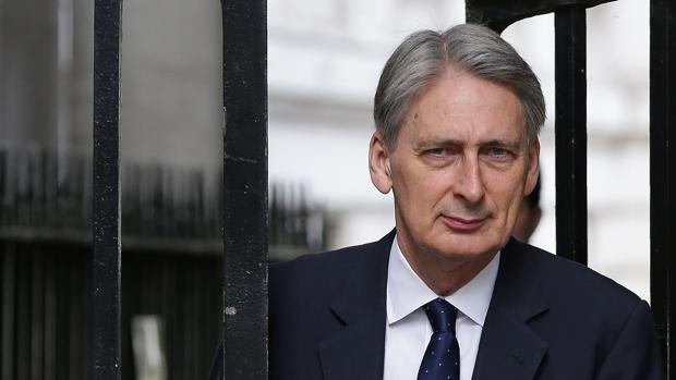 Hammond en una instantánea tomada saliendo de una reunión en la casa del primer ministro a finales de junio