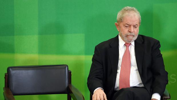 La defensa del expresidente Lula da Silva maniobra para retirar al juez de su caso