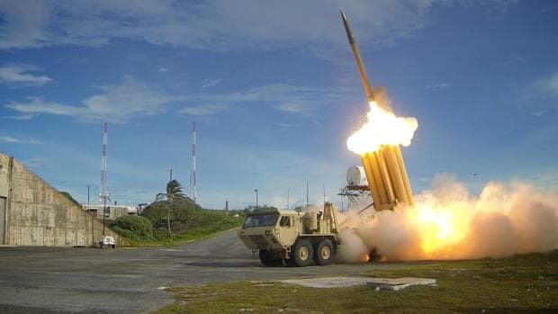 Imagen de un escudo antimisil THAAD similar al que desplegarán en Corea del Sur las fuerzas estadounidenses en funcionamiento en 2013