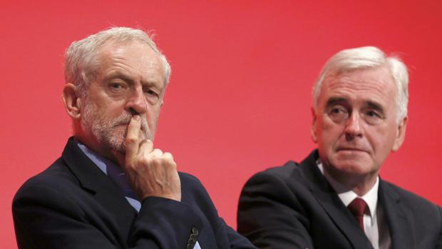 Corbyn (izquierda) y McDonnell (derecha) en la conferencia anual del Partido Laborista el pasado septiembre en Brighton, Reino Unido