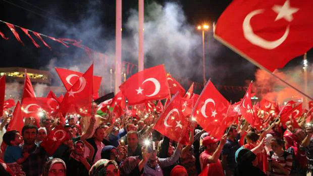 Seguidores de Erdogan durante una marcha en apoyo al presidente turco el pasado 22 de julio