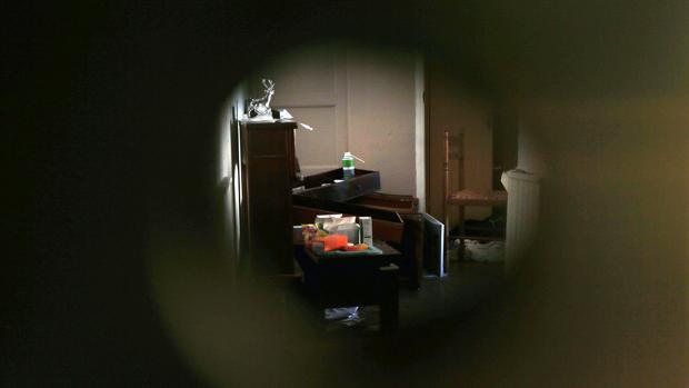 Vista, a través de la cerradura, del interior del domicilio del autor de la masacre de Niza, Mohamed Boulhel, en su casa del barrio de Abattoirs, en Niza