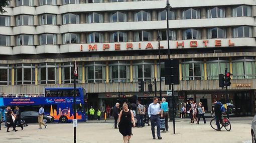 Turistas españoles prestaron los primeros auxilios a la mujer acuchillada en Londres por un joven de 19 años