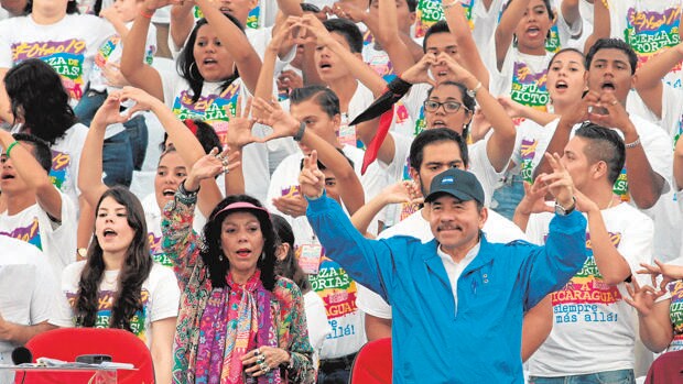 Murillo y Ortega ayer durante el acto para conmemorar el 37º aniversario de la Revolución Sandinista en Managua, Nicaragua