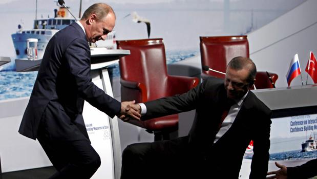 Putin y Erdogan en una visita oficial del mandatario ruso a Estambul en 2010