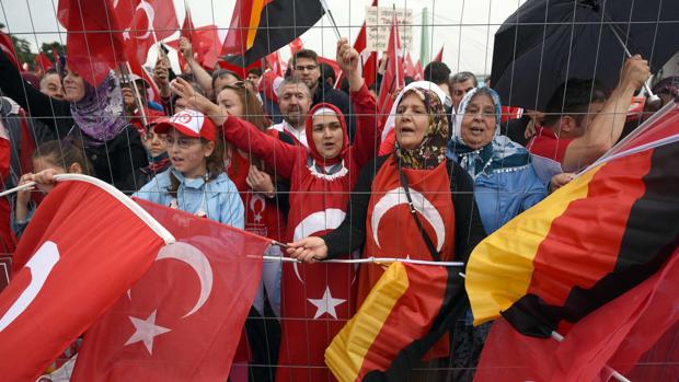 Seguidores de Erdogan en Alemania participan en una concentración en Colonia el pasado 31 de julio