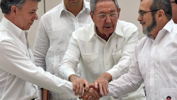 El presidente Santos y el guerrillero Timoleón Jiménez