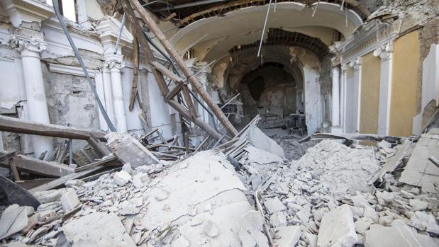 Imagen de una iglesia derruida por el terremto en Amatrice