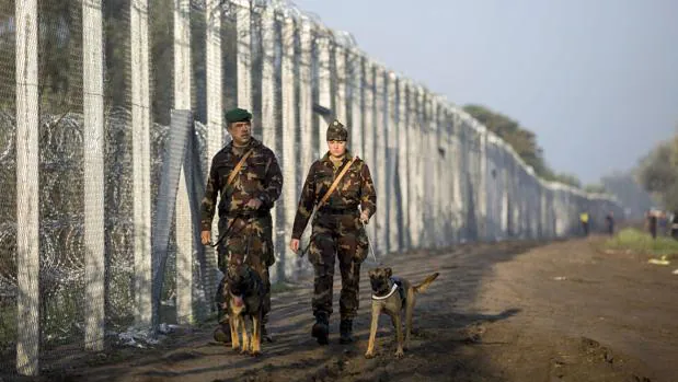Las autoridades húngaras ya planifican la construcción de un segundo muro en la frontera sur del país