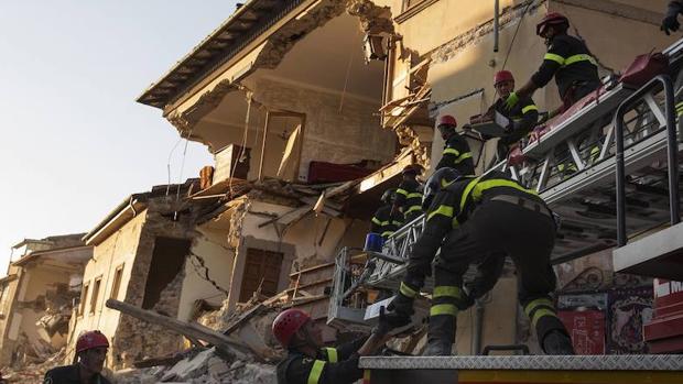 Los trabajos de rescate continúan en la ciudad de Amatrice