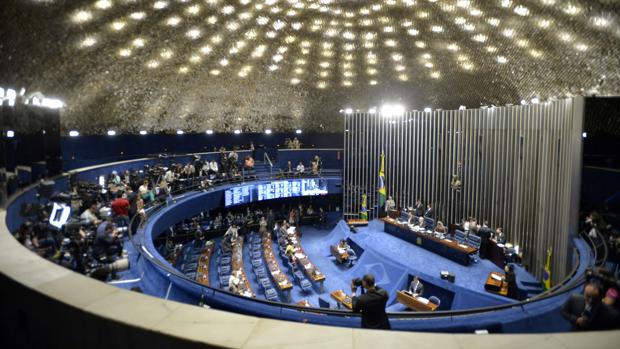 El Senado brasileño comienza la última sesión previa a la votación contra Rousseff