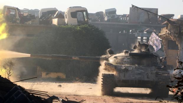 Tanques sirios en el área de Ramousah, al sur de Alepo