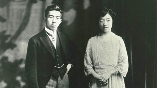 El emperador Hirohito en su boda, en enero de 1924, junto a la emperatriz Nagako